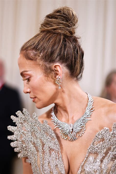 jennifer lopez bun|Only Jennifer Lopez Could Get Away With Wearing a Messy Bun .